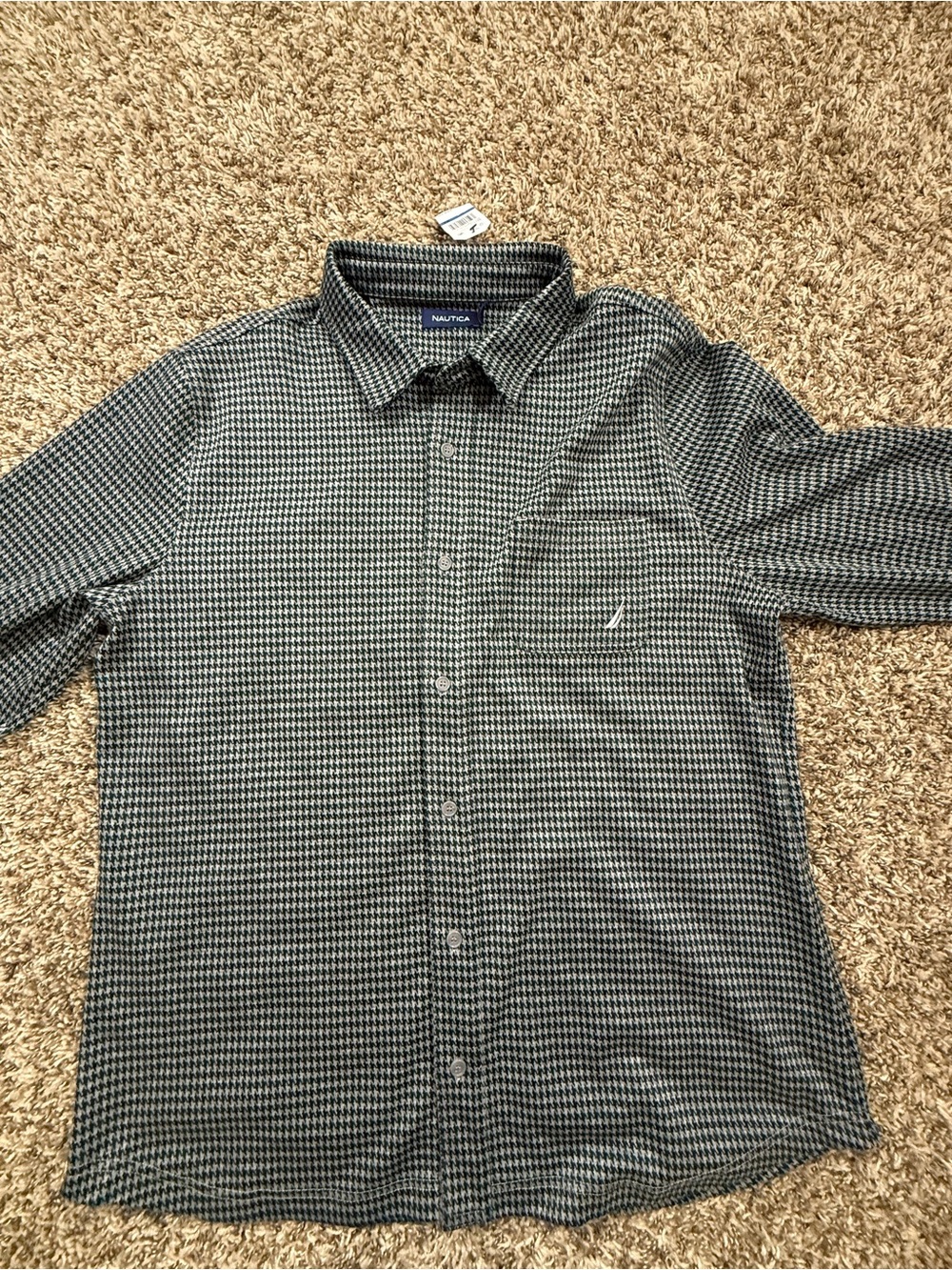 Nautica Men’s Green Houndstooth Long-Sleeve Button-Down Shirt